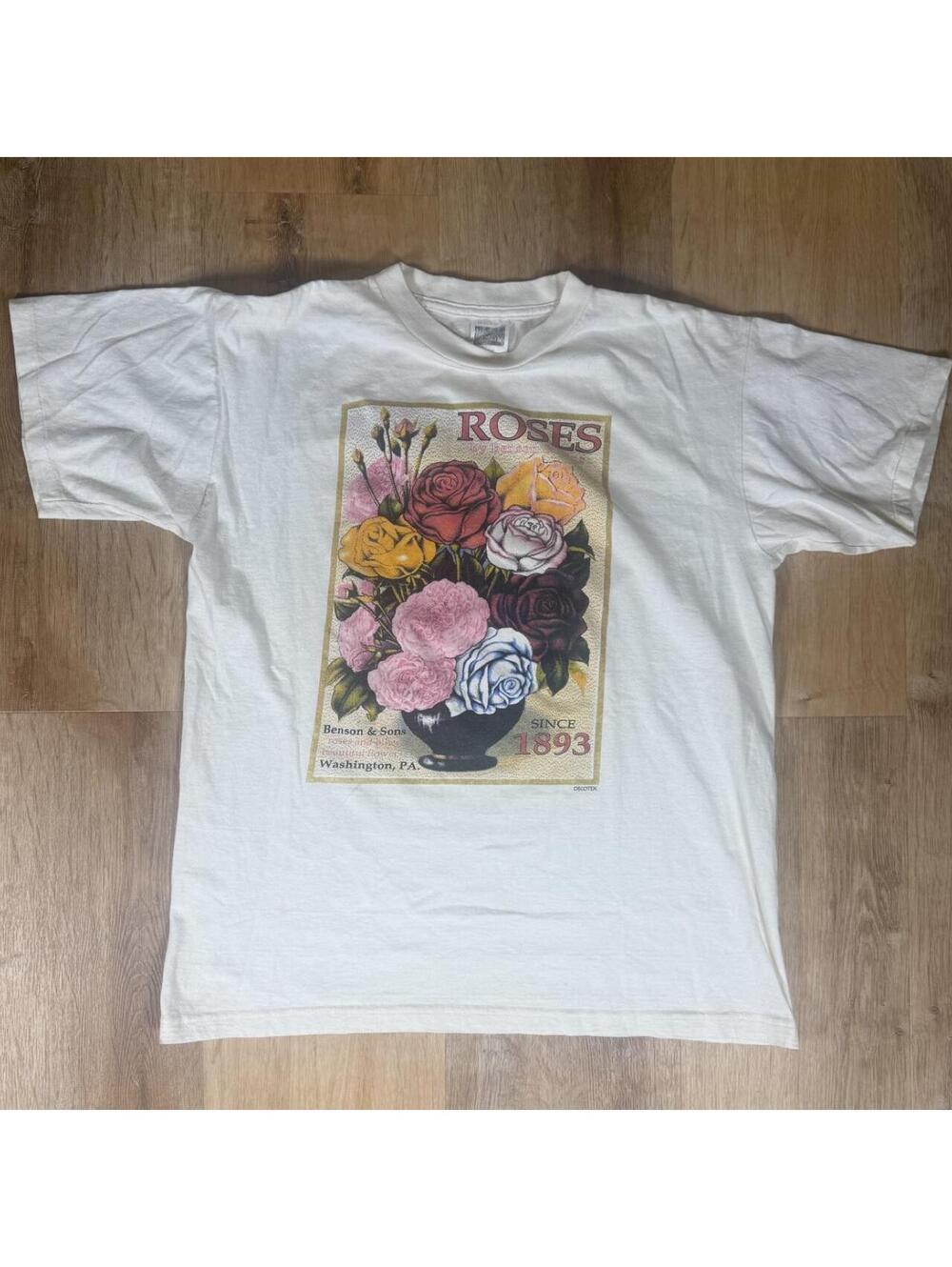 Vintage Roses Graphic T-Shirt Size L